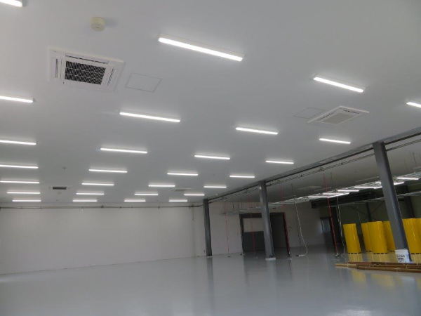 有限会社ファインアートかわばたの工場・倉庫向け膜天井の事例