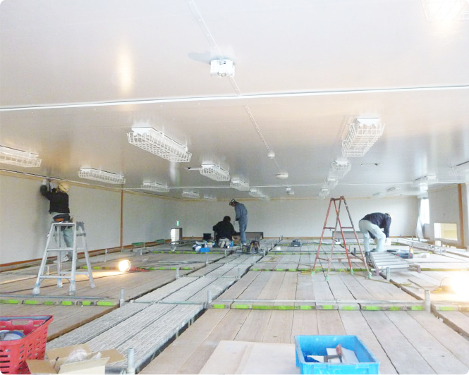 株式会社マクライフ・津山市立勝北中学校ミーティングルームのMAKUTEN施工事例